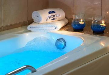 Hôtel pour 4 personnes, avec vue ainsi que piscine et jardin dans Érétrie