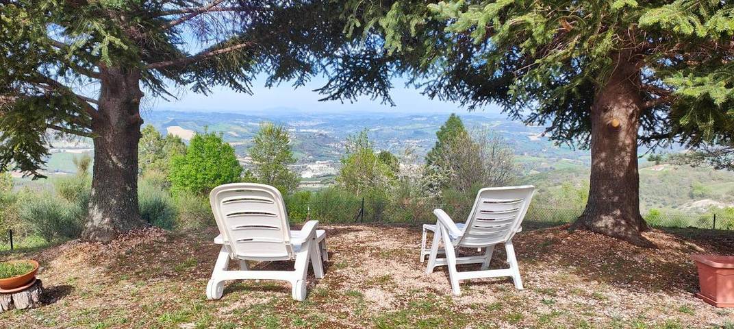 Casa vacanza per 4 persone, con Balcone e Terrazza nonché Giardino e Vista lago in Parco nazionale dei Monti Sibillini