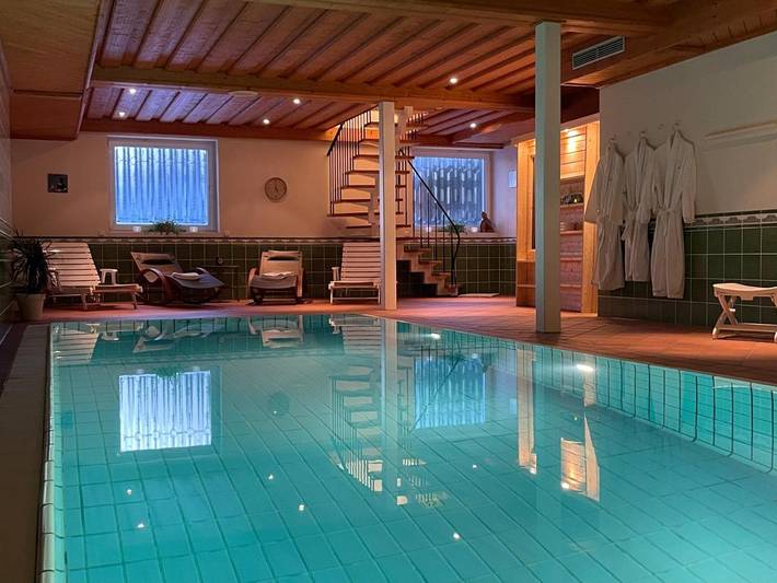 Villa für 6 Personen, mit Balkon und Whirlpool sowie Terrasse und Garten in Hessen - 2