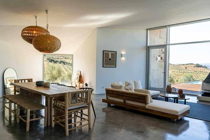 Location de vacances pour 10 personnes, avec jardin ainsi que terrasse et piscine, animaux acceptés à Vila Flor - 4