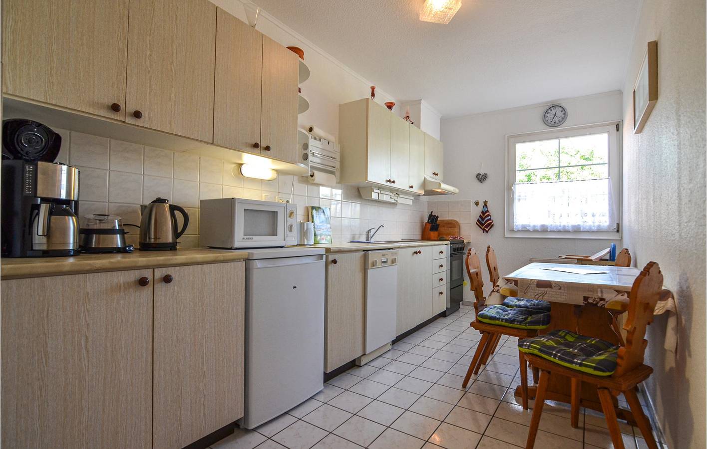 Ganze Ferienwohnung, Modernes Appartement mit Parkplatz, TV & Geschirrspüler | Nähe Seebad Lubmin in Wusterhusen, Vorpommern