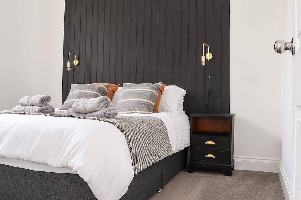 1 Regents Mews, pet friendly, character holiday cottage in Penzance in Penzance, Cornwall