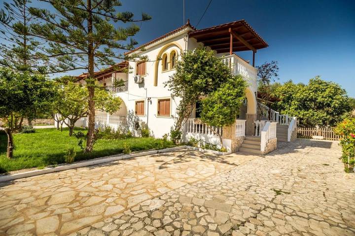 Ferienwohnung für 5 Personen, mit Ausblick und Garten, mit Haustier in Kalamaki