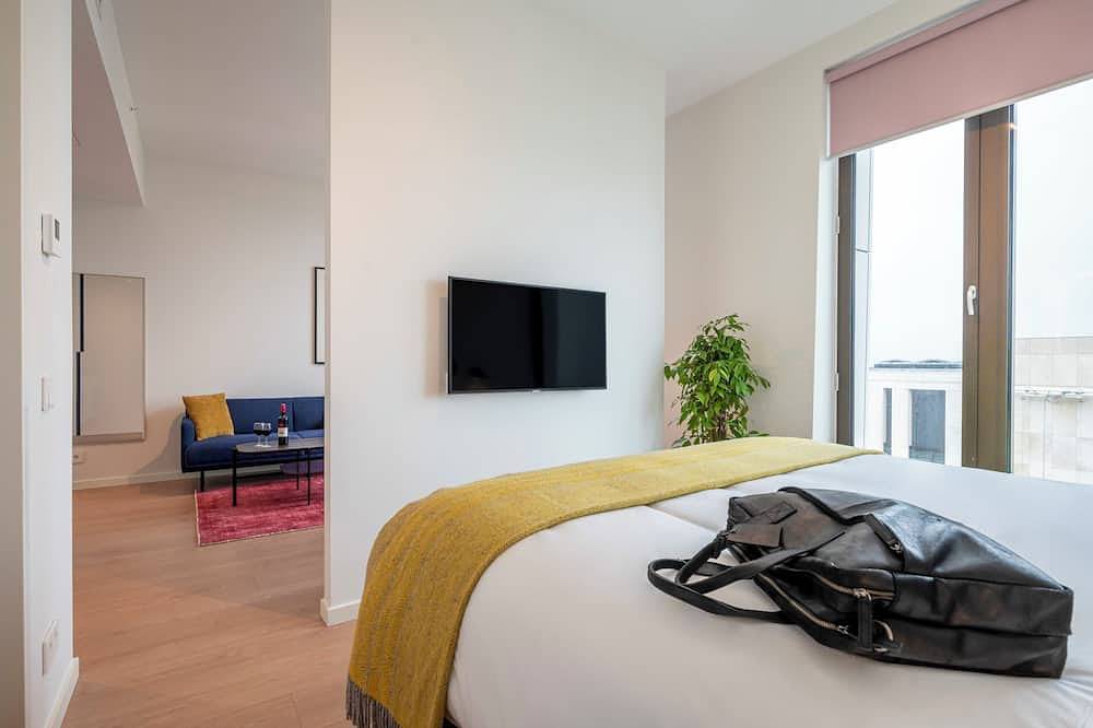 Modern and Accessible: Experience Amsterdam in Comfort, Near Museum Square in Amsterdam Zuid, Nordholland