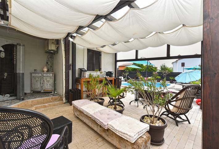 Ferienwohnung für 2 Personen, mit Terrasse und Pool in Peroj - 3