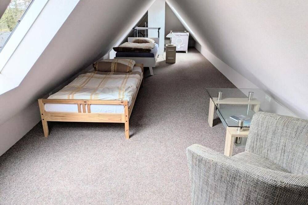 Ganze Wohnung, Dachgeschoss Wohnung nahe Heide in Wistedt, Nordheide