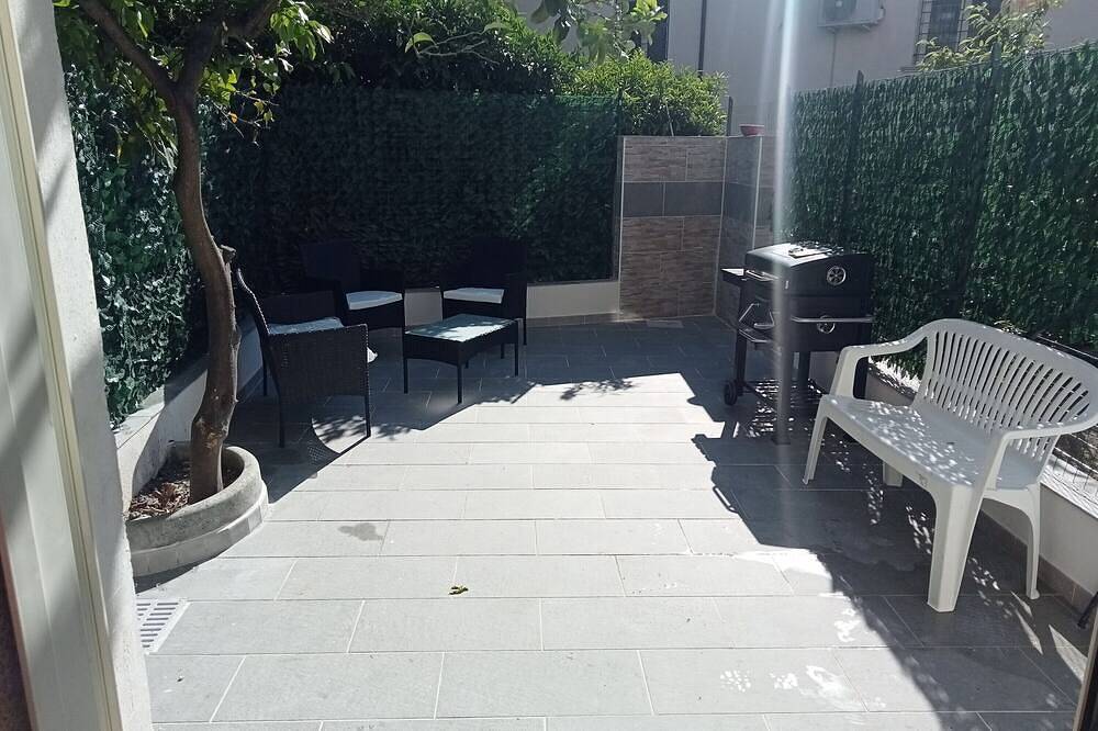 Appartamento intero, Appartamento 'Casa Azzurra 56' con Wi-Fi e aria condizionata in Bova Marina, Costa Ionica Calabria