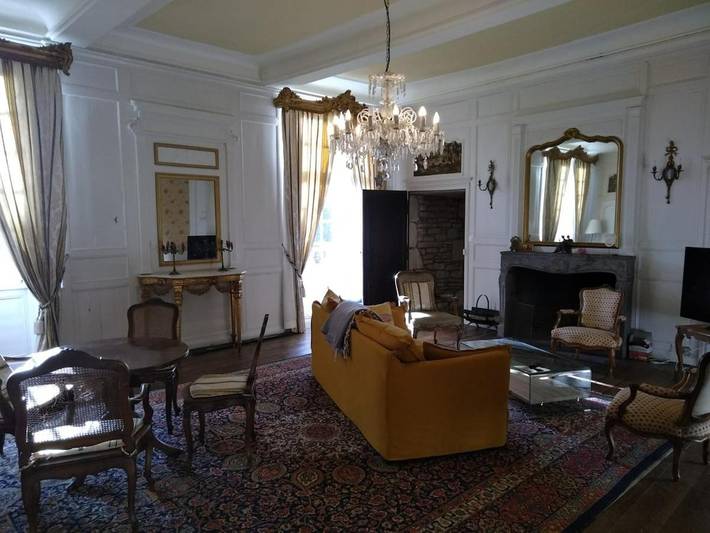 Location de vacances pour 15 personnes, avec vue et piscine ainsi que jardin et terrasse à Artonne - 2