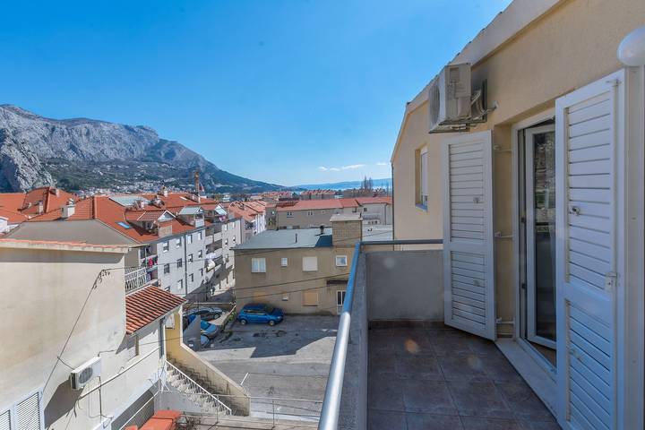 Ferienwohnung für 9 Personen, mit Terrasse und Ausblick in Omis - 4
