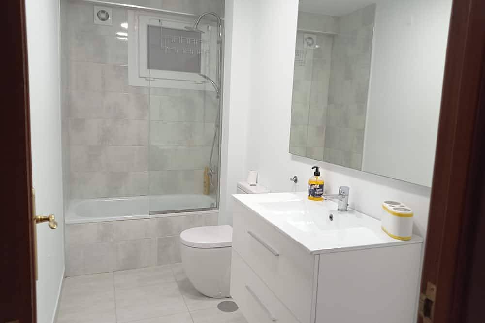 Entire apartment, Three-bedroom apartment in the center of Coruña in La Coruña, Galician Coast