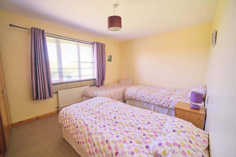 3 Bedroom Coastal Retreat by Travel Lets Holiday Homes Bundoran Near Beaches & Surf in Donegal, County Donegal