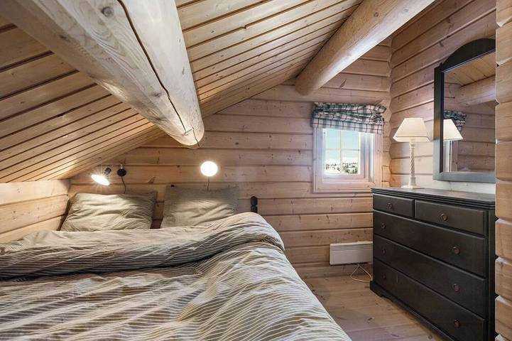 Holzhütte mit Panoramablick auf Spåtind in Etnedal