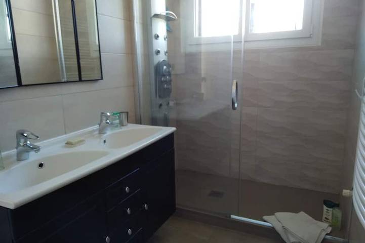 Perpignan centre Habitación climatizada, baño + Garaje + desayuno in Perpiñán, Côte d'Améthyste