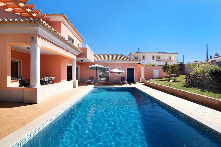 Location de vacances pour 6 personnes, avec Balcon ainsi que Jacuzzi et Jardin dans Boliqueime