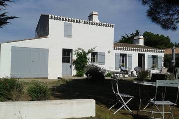 Gîte pour 11 personnes, avec terrasse et jardin dans Plage de Luzéronde