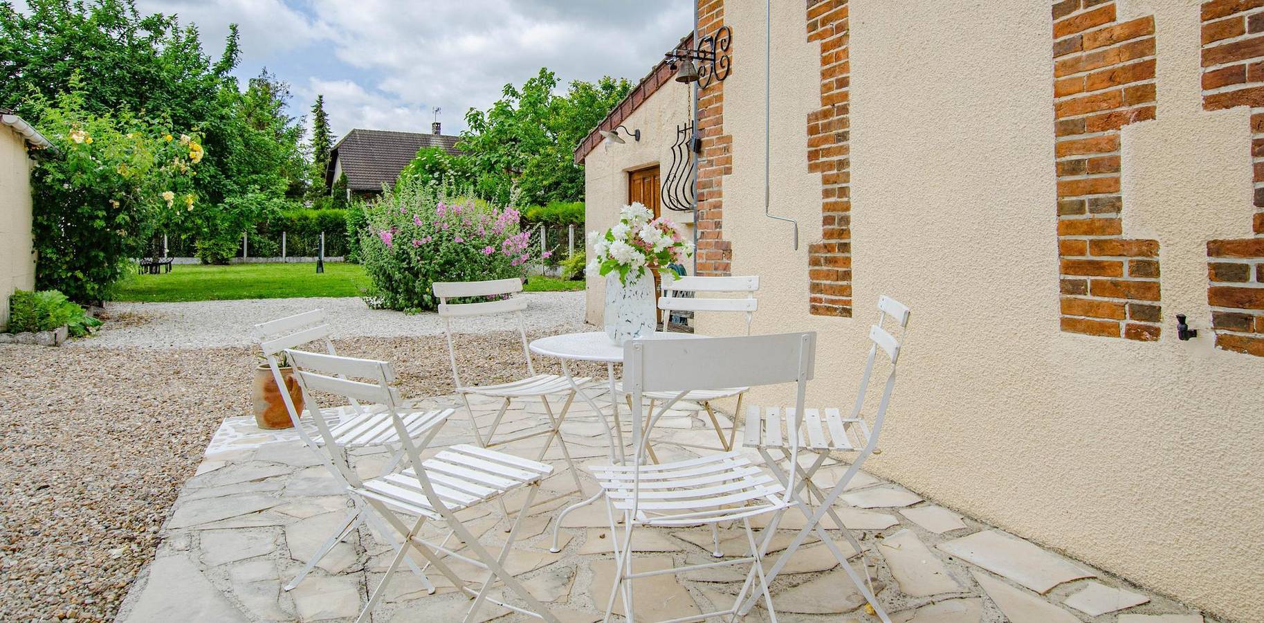 Le Refuge de Poussey in Maizières-la-Grande-Paroisse, Aube (desambiguación)
