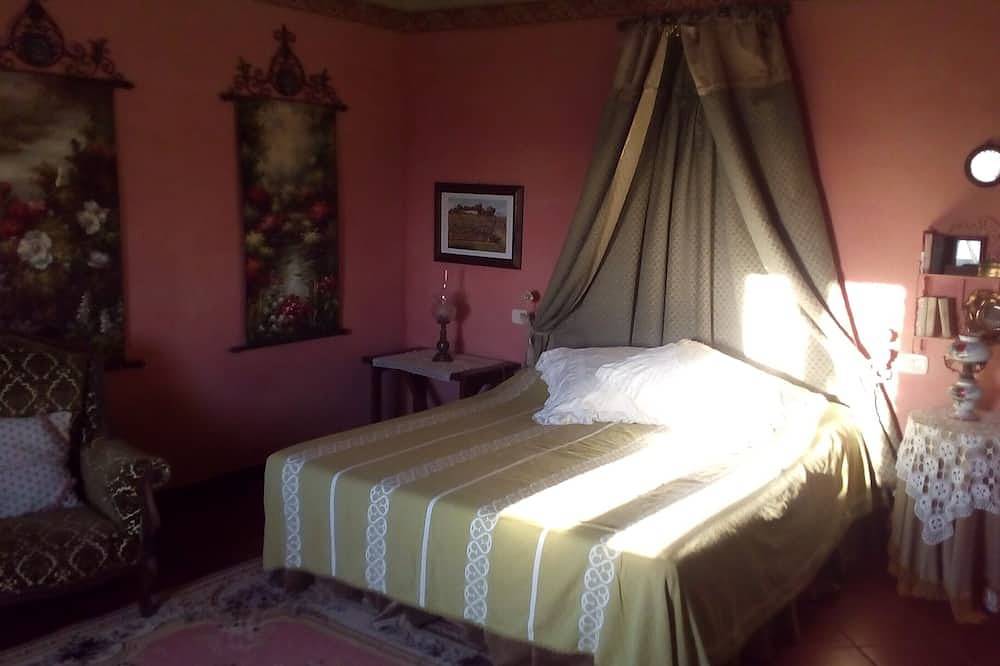 Typisch toskanisches Bauernhaus aus Stein in Monsummano Terme, Pistoia Provinz