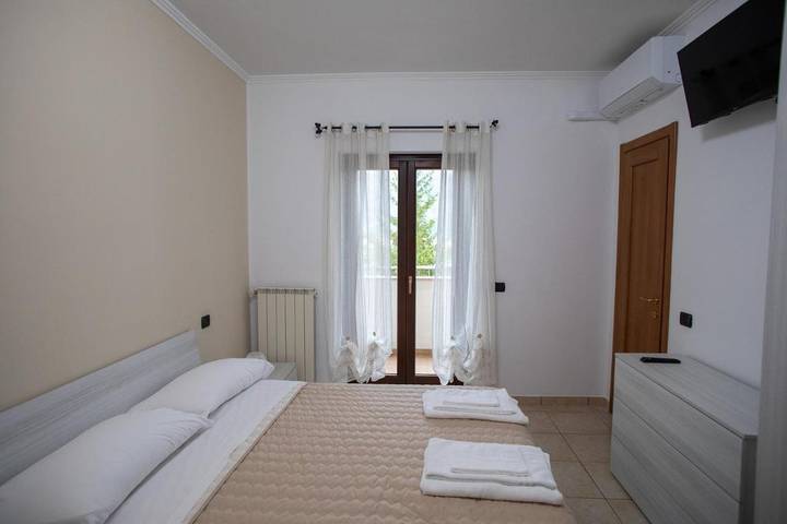 Gîte pour 3 personnes, avec vue et balcon à Introdacqua - 4