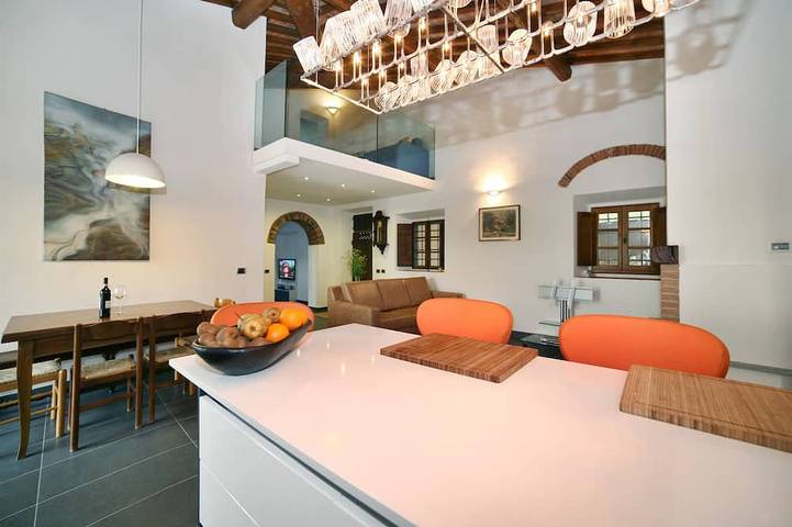 Villa for 8 people, with Balcony and Garden in Florence