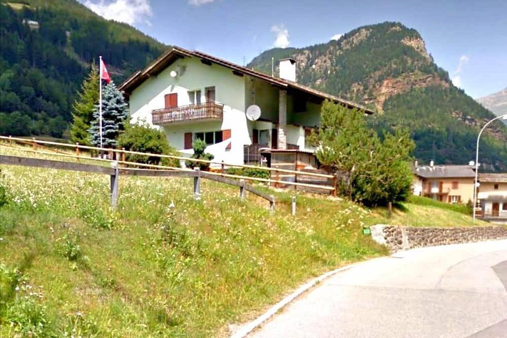 Ganze Wohnung, Window on the green lovely apartment in the green with 3 bedrooms in Poschiavo, Bernina-Alpen