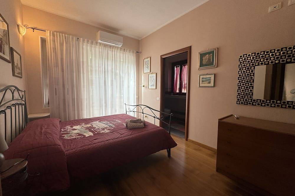Villa of flowers, nestled in the green between the sea and the mountains. in Poggio dei Pini, Capoterra