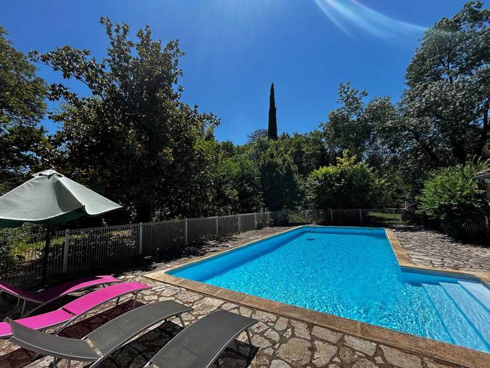 Villa pour 9 personnes, avec piscine ainsi que terrasse et jardin dans les Parc national des Cévennes