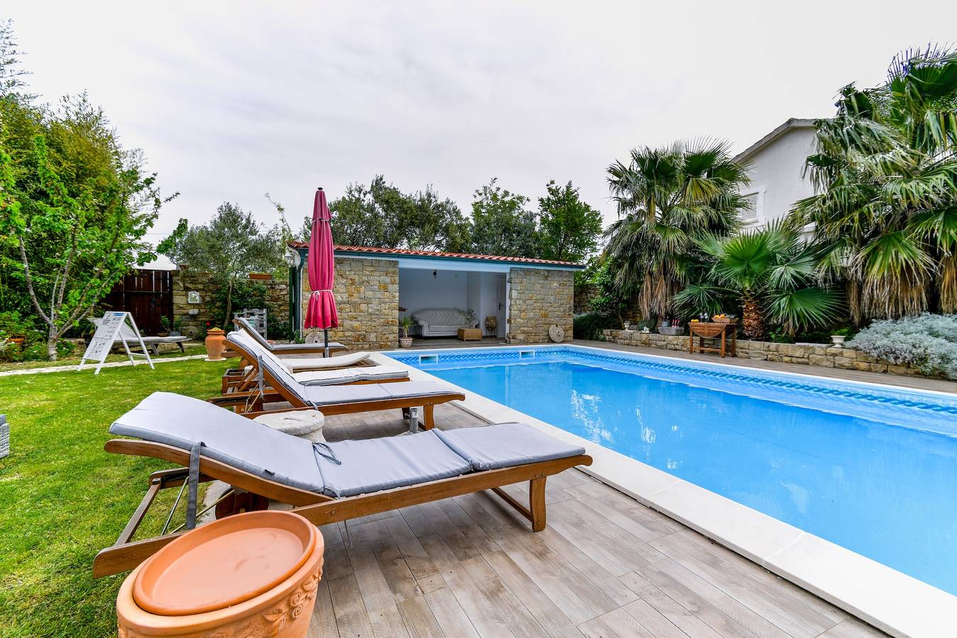 Ganze Wohnung, 2-Zimmer-Ferienwohnung mit Terrasse Barbat, Rab A-20170-a in Barbat na Rabu, Rab