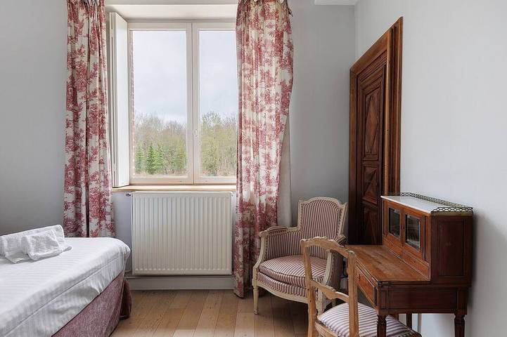 Location de vacances pour 14 personnes, avec jardin ainsi que piscine et terrasse à Ambillou - 3