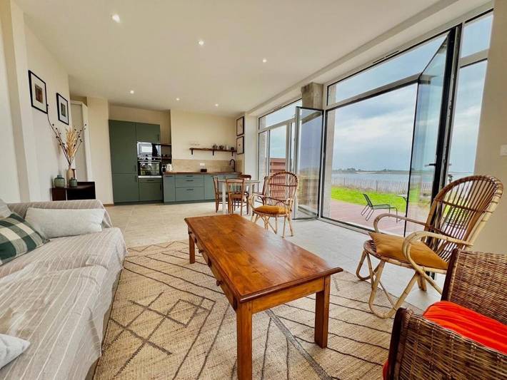 Gîte pour 2 personnes, avec vue ainsi que jardin et terrasse dans Plage Du Billou Santec