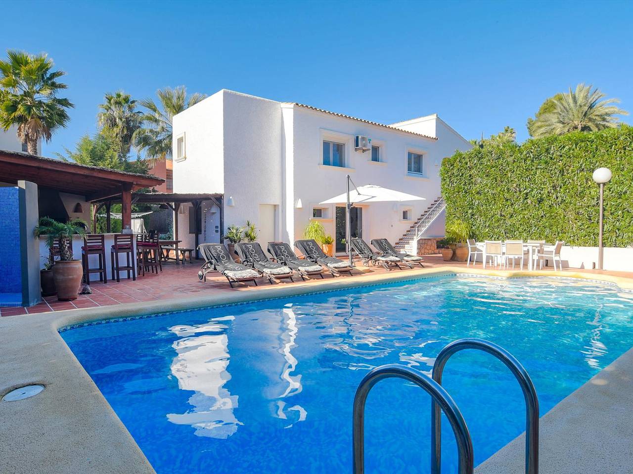 Geräumige Villa in Moraira mit beheiztem Pool, in Strandnähe und ideal für Familien. in Cap Blanc, Teulada (Spanien)