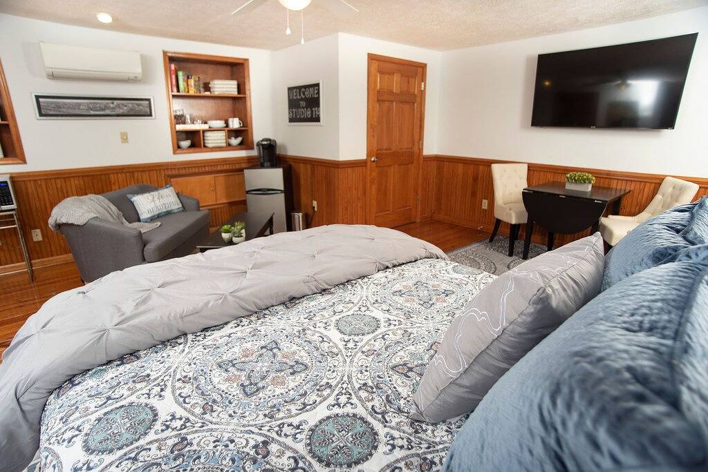 Ganze Wohnung, Downtown Lynchburg Studio 114 & Parkplatz in Lynchburg, Virginia