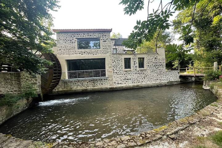 Gîte pour 2 personnes, avec jardin, animaux acceptés à Veyre-Monton