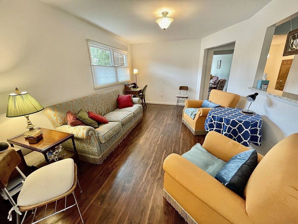 Ganze Wohnung, Wunderschönes, lichtdurchflutetes Haus auf 2 Ebenen mit 3 Schlafzimmern in Bloomington (IN), Monroe County (IN)