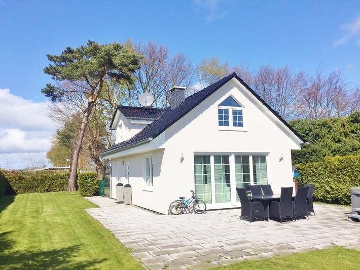 Ferienhaus für 6 Personen, mit Whirlpool und Terrasse sowie Garten in Grömitz