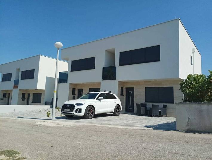 Villa pour 8 personnes, avec balcon, adapté aux familles dans Vir