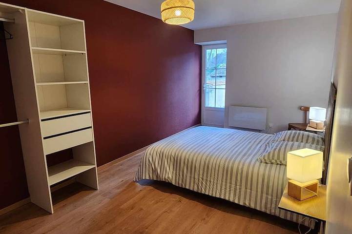 Location de vacances pour 7 personnes, avec jardin dans Ainay-le-Vieil - 4