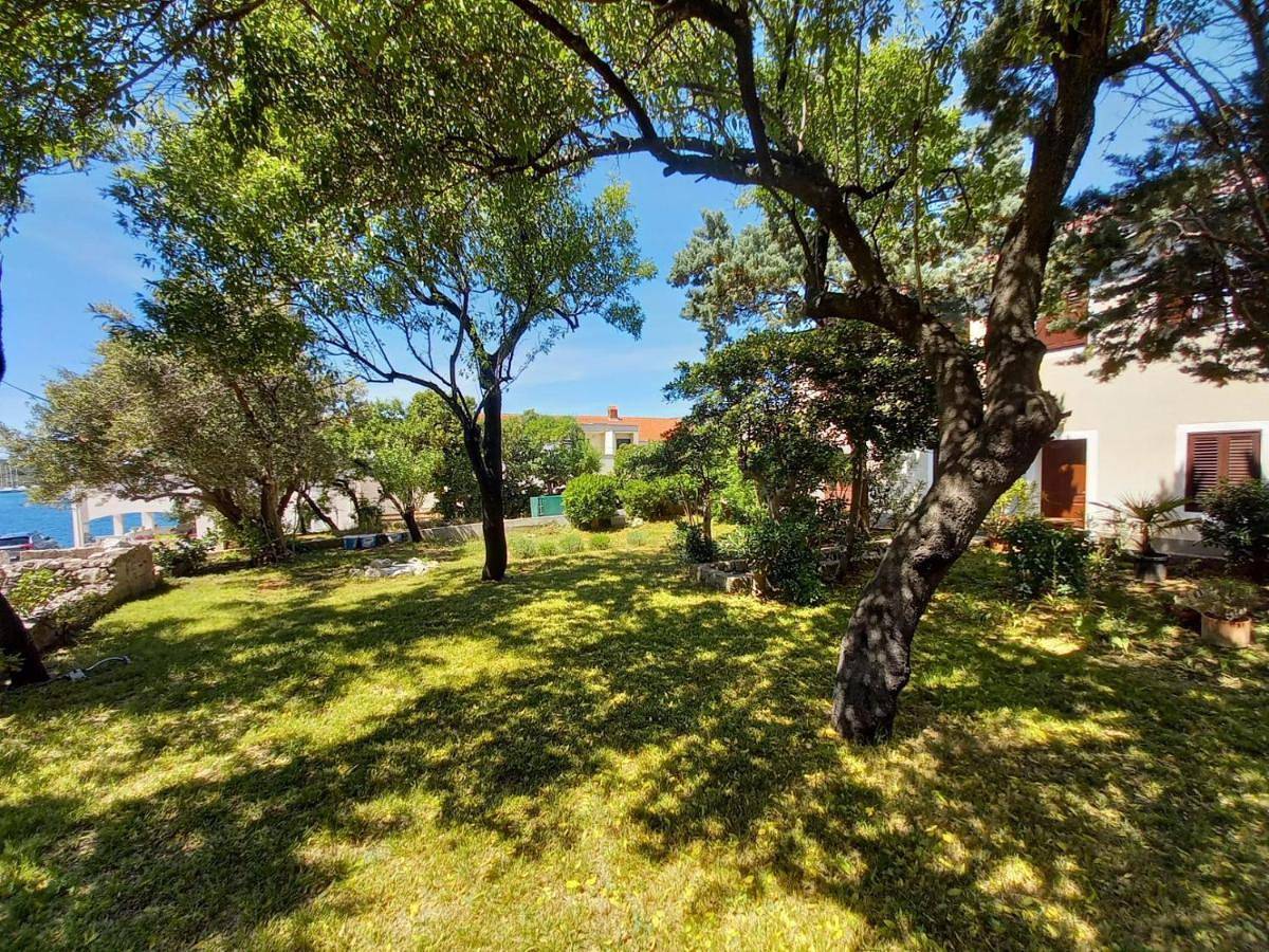 Four-Bedroom House in Šimuni, Pag