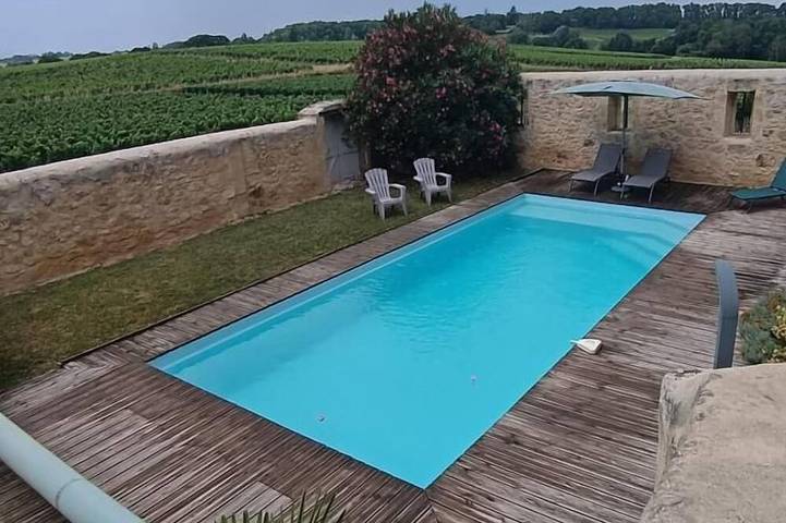 Location de vacances pour 4 personnes, avec jardin et piscine à Puisseguin