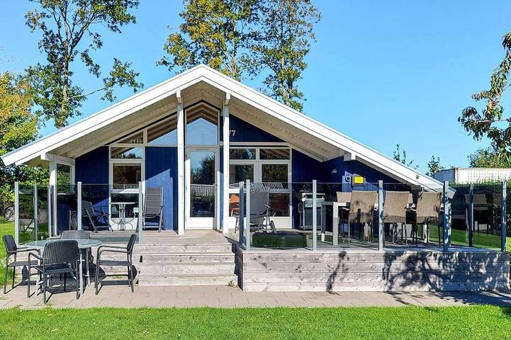 Ferienhaus für 8 Personen, mit Sauna und Terrasse sowie Garten und Whirlpool, mit Haustier in Pøt Strandby