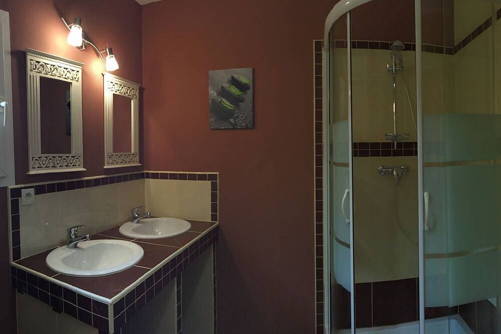 Beautiful Mas Provençal, Classified 4-star furnished holiday home with garden & swimming pool in Aubignan, Vaucluse