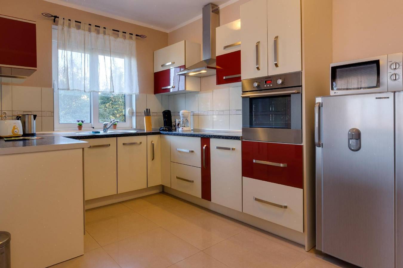 Geheel vakantieappartement, Flat in Utjeha-Bušat with terrace and barbecue in Utjeha-Bušat, Montenegro