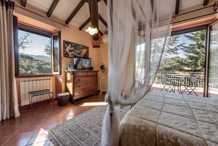 Agriturismo per 3 persone, con Terrazza e Giardino nonché Piscina a Cavriglia