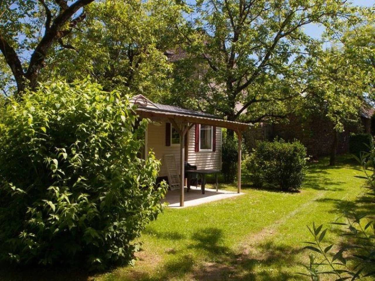 Camping 4 étoiles - Piscine  - ef0bic in Monceaux-sur-Dordogne, Tulle und Umgebung