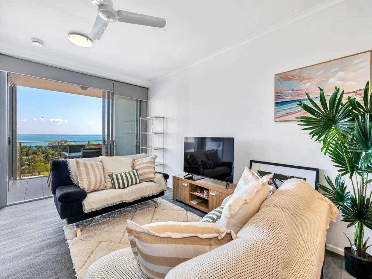 Entire apartment, Stylish 1-Bed Darwin City Stay with Balcony Views in Darwin City, Darwin