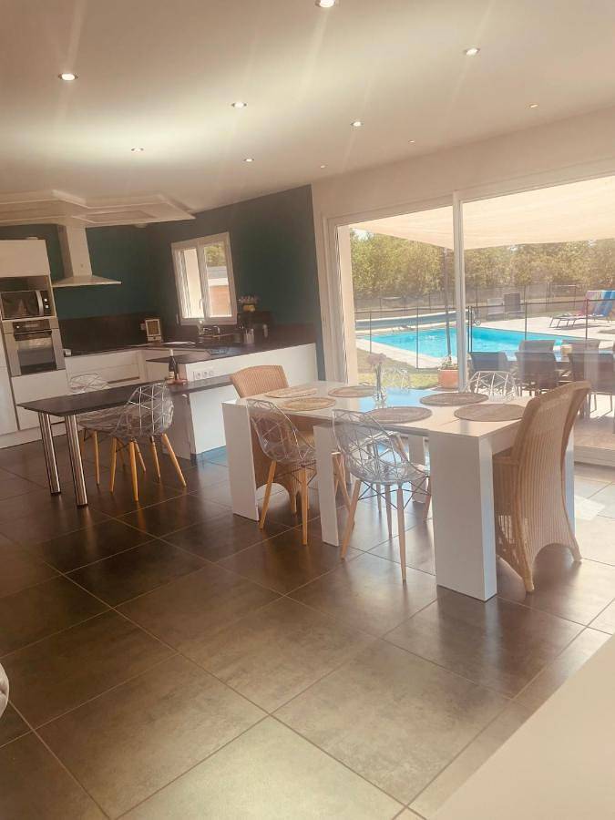 Location de vacances pour 6 personnes, avec Terrasse ainsi que Piscine et Vue dans Saint-Ignat - 4