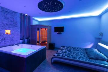 Gîte pour 2 personnes, avec sauna et jacuzzi dans Office De Tourisme De Dijon