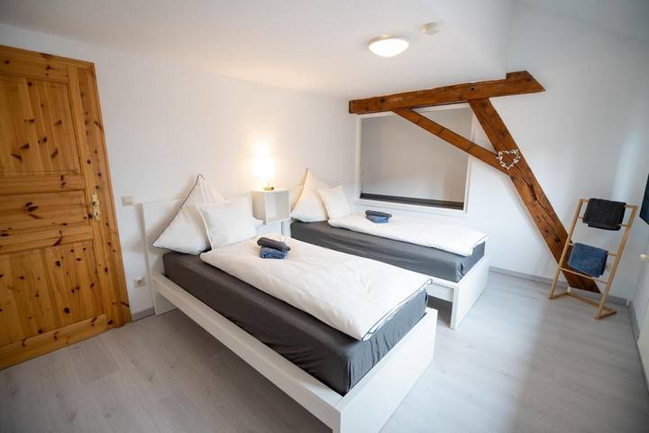 Ferienwohnung für 7 Personen, mit Balkon und Terrasse in Neuhausen