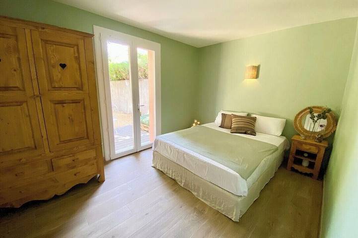 Maison Pour 12 Personnes, 5 ch, 1ha de Terrain Sans Vis-à-vis, Piscine Chauffée in Ruoms, Ardèche