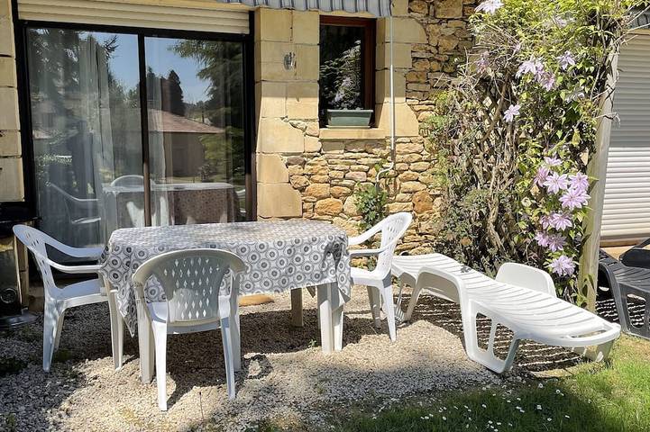 Gîte pour 4 personnes, avec terrasse et jardin, animaux acceptés à Sarlat-la-Canéda