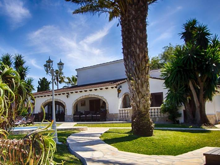 Villa für 14 Personen, mit Whirlpool und Terrasse sowie Garten und Pool in Dénia